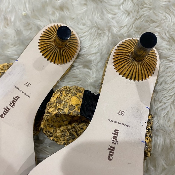 Cult Gaia Kal Sandal in Canary Color - Picture 6 of 10